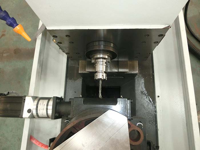 馬蹄鐵(tie)專用機床内部圖(tú)