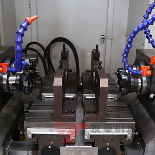 ZK8206銑端面(miàn)打中心孔機床(chuang)一刀切削7mm削鐵(tiě)如泥