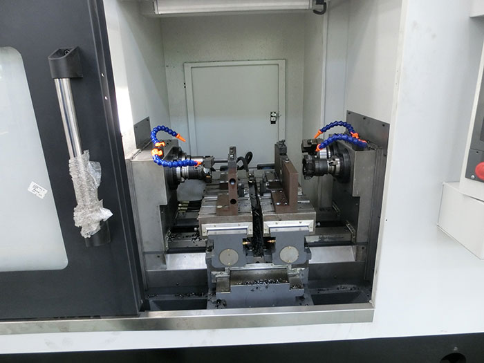 汽(qì)車轉向節銑(xǐ)端面打中心(xīn)孔工序